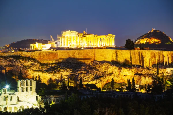 Akropolis in de avond na zonsondergang — Stockfoto