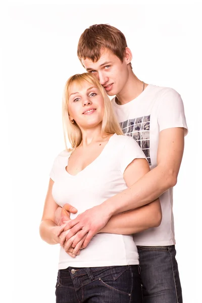 Feliz sorrindo jovem casal de pé juntos abraçando — Fotografia de Stock