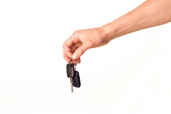 Mano masculina sosteniendo una llave del coche — Foto de Stock