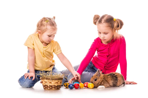 Two happy kids with easter bunny and eggs. Happy Easter — Stock Photo, Image