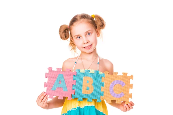 Chica feliz sosteniendo letras del alfabeto ABC — Foto de Stock