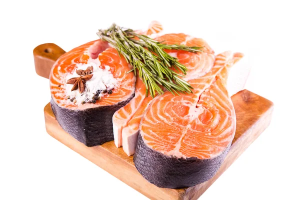 Bife de salmão cru com alecrim — Fotografia de Stock