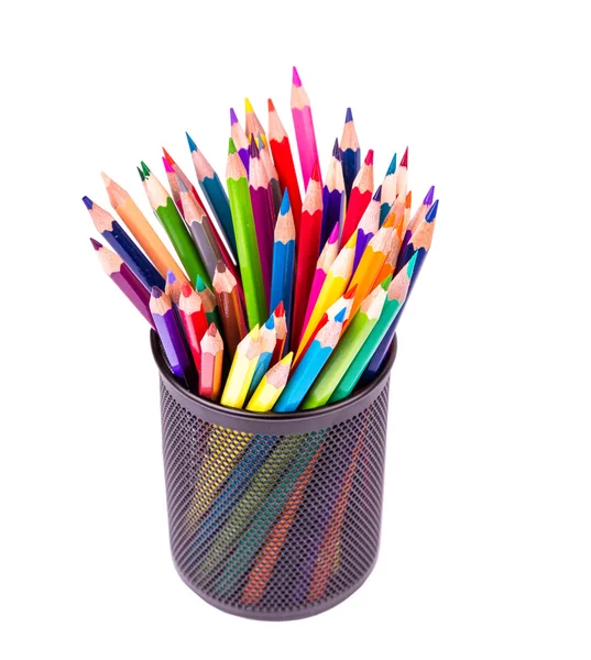 Цветные карандаши в офисном стенде — стоковое фото