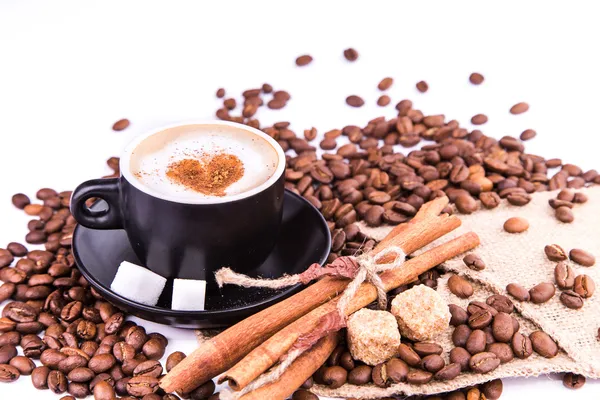 Csésze kávé, egy szívvel. Kávészünet-koncepció. — Stock Fotó