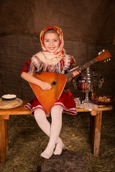 Krásná Ruská dívka v šál — Stock fotografie