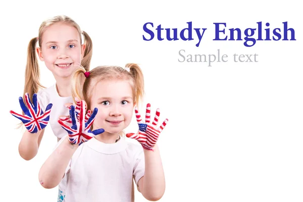 Bandeiras americanas e inglesas nas mãos da criança . Fotografia De Stock