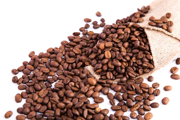Кофейные зерна в качестве фона — стоковое фото