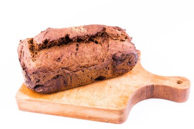 taze ev yapımı kahverengi ekmek tahtası ahşap tahıl ile