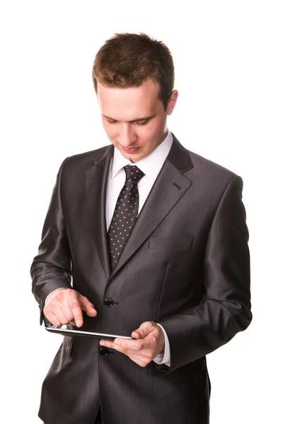 在 tablet pc 计算机上工作的年轻商人 — 图库照片