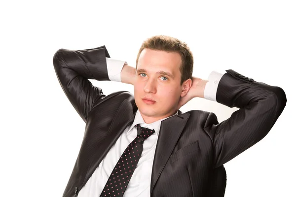 Joven hombre de negocios sonriente confiado relajándose en una silla — Foto de Stock