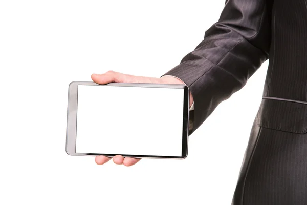 Молодой бизнесмен показывает планшетный компьютер с чистым экраном — стоковое фото