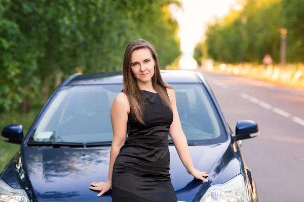 Beautiful businesswoman near her car — Stock Photo, Image