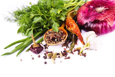 çeşitli baharatlar ve otlar, soğan ve garlik