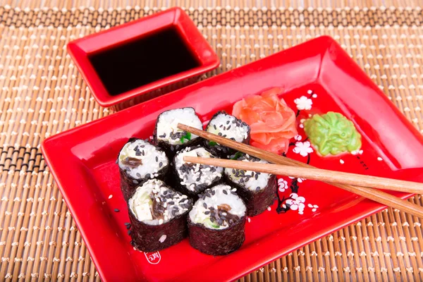 Vegetarian sushi roll served on a red plate — Stock Photo, Image