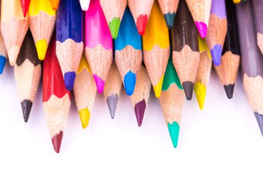 izole renkli kalemler