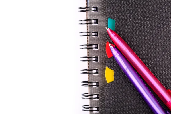 Cuaderno para tomar notas con un bolígrafo —  Fotos de Stock