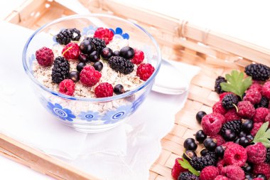 yulaf tanesi püresi taze çilek ile