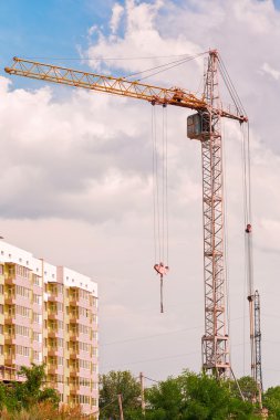 Vinç ve bina konstrüksiyon sitesinde