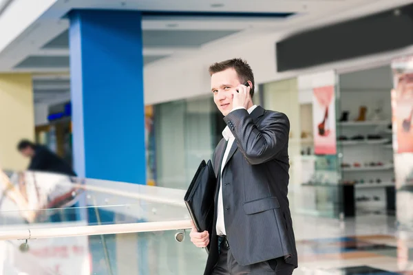 Handsome young businessman talking on his mobile — Stock Photo, Image