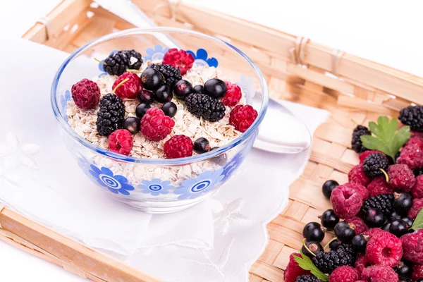 Oat flake porridge with fresh berries