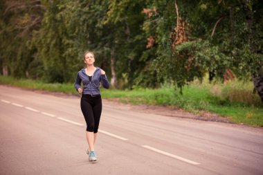 doğada açık koşu runner kadın