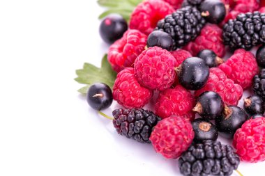 taze çilek, ahududu, blackcurrants