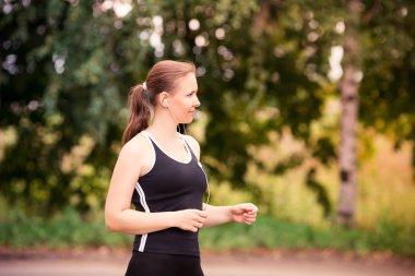 doğada açık koşu runner kadın