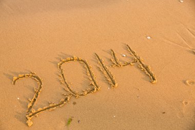 Sarı kum plajındaki 2014 numaraları