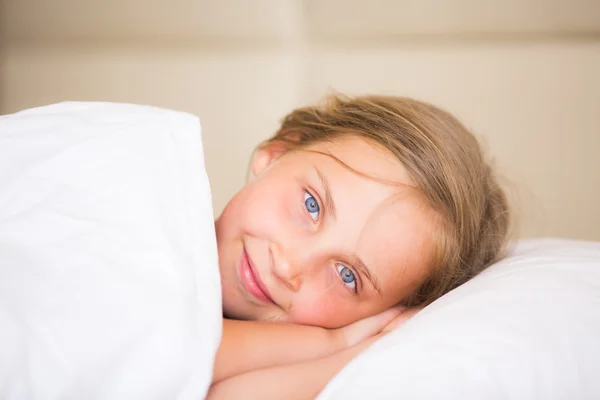 Schattig meisje slapen — Stockfoto