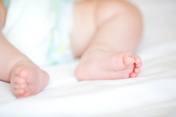Újszülött baba lábát — Stock Fotó