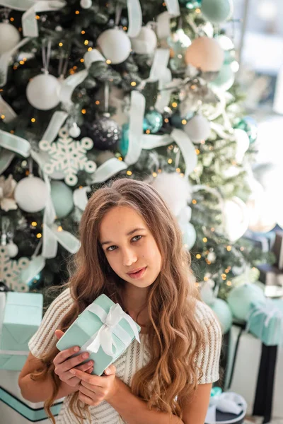 Happy Dreamy Teenage Girl Christmas Gift Box Christmas Tree — стоковое фото