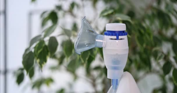 Nebulizer Kompresor Modern Dengan Masker Wajah Inhalasi Peralatan Terapi Fisik — Stok Video