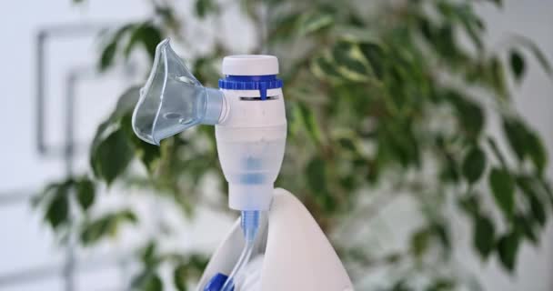 Nowoczesny Nebulizator Kompresorowy Maską Sprzęt Inhalacji Fizykoterapia Przeziębienia Grypy Astmy — Wideo stockowe