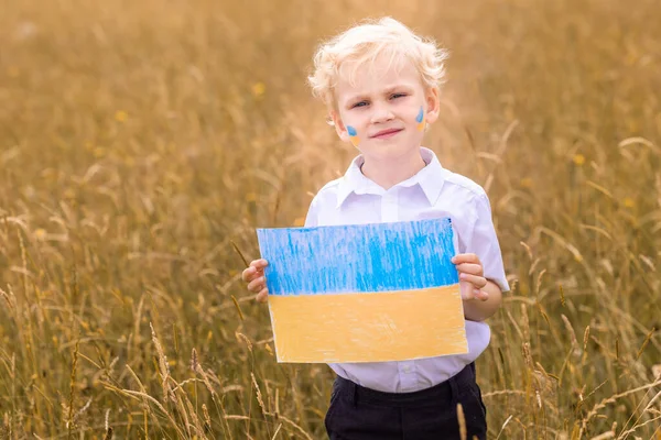 Остановить Войну Украине Понятие Любви Украине Украинский Мальчик Флагом Украины — стоковое фото