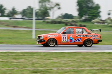 Tayland'da yarış araba