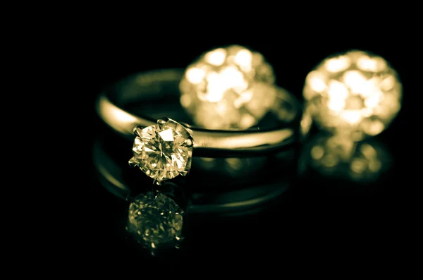 Anillo de diamantes de boda —  Fotos de Stock