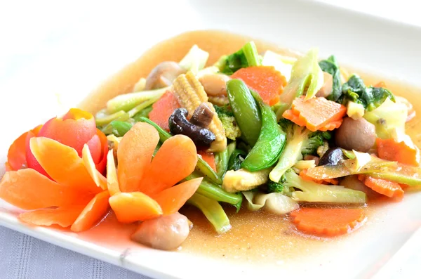 Verduras mezcladas salteadas en salsa de ostras — Foto de Stock