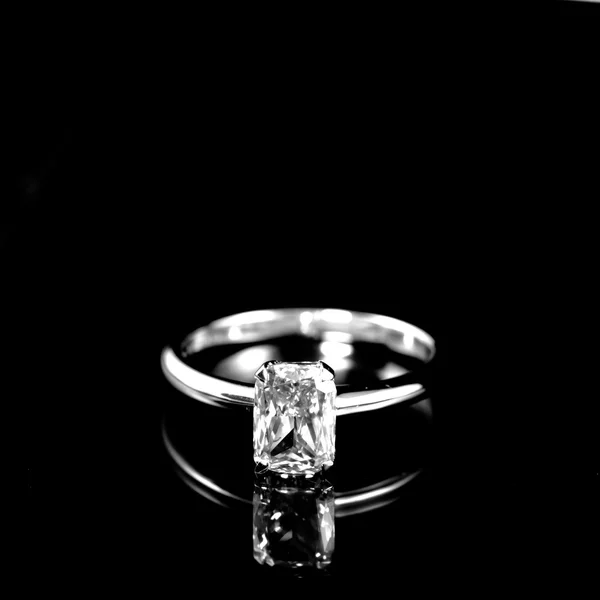 Wedding dimond ring — Stock Photo, Image