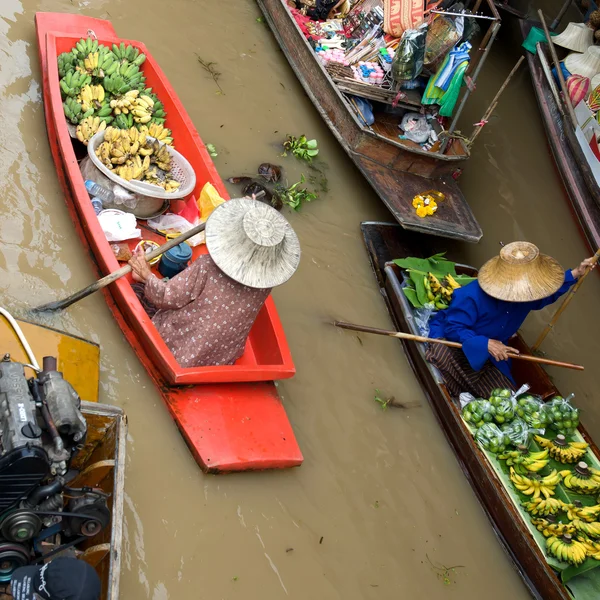 Damnernsaduak úszó piac Thaiföld — Stock Fotó