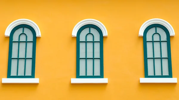 Green vintage window — Stockfoto