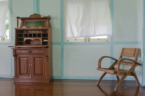 Muebles de madera de teca vieja —  Fotos de Stock