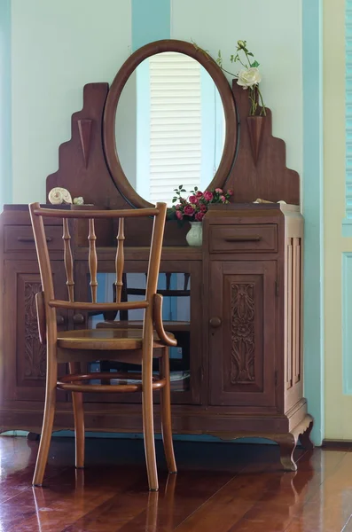 Muebles de madera de teca vieja —  Fotos de Stock