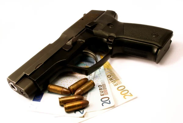 Arma e dinheiro — Fotografia de Stock