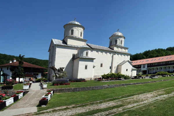 ミレセヴァ修道院 Mileseva Monastery セルビア南西部プリイェポレ Prijepolje にあるセルビア正教会の修道院 — ストック写真