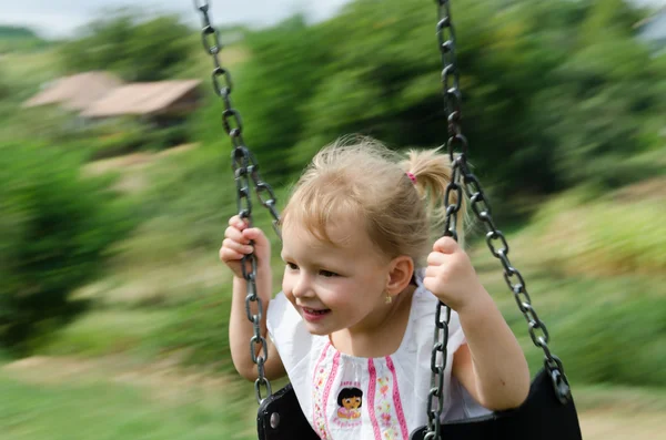 Schattig klein meisje — Stockfoto