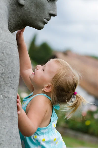 Schattig klein meisje — Stockfoto