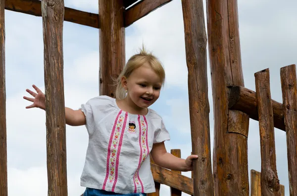 Schattig klein meisje — Stockfoto