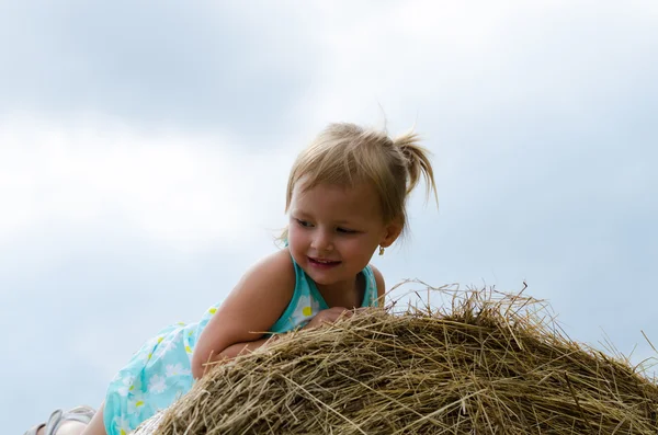 Cute little girl — Stock Photo, Image