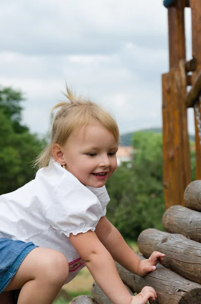 Schattig klein meisje — Stockfoto