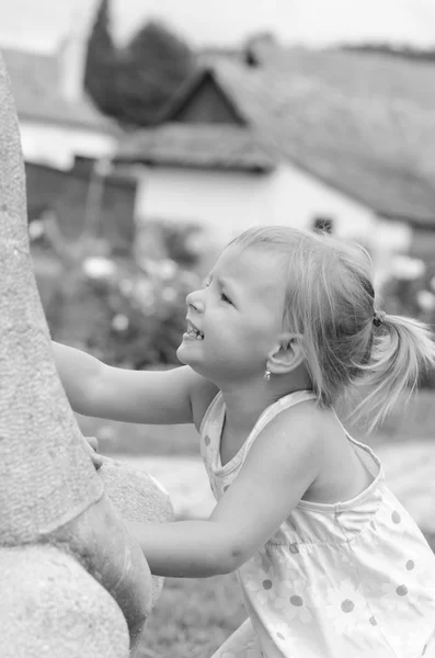 Schattig klein meisje — Stockfoto